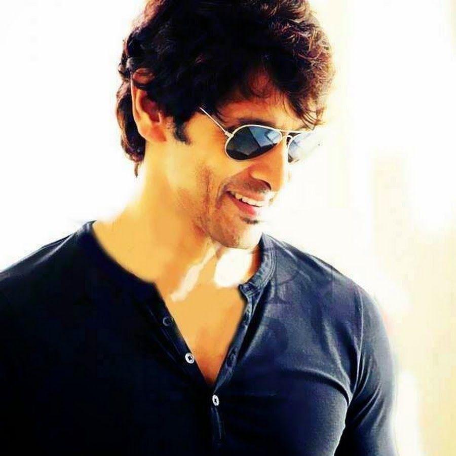 900x900 Vikram Handsome Picture And Cool HD Wallpaper