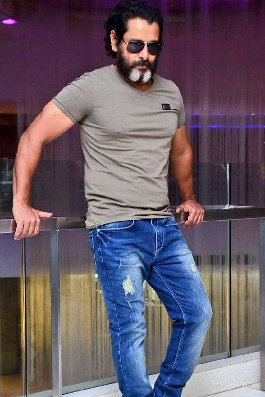 853x1280 Chiyaan Vikram