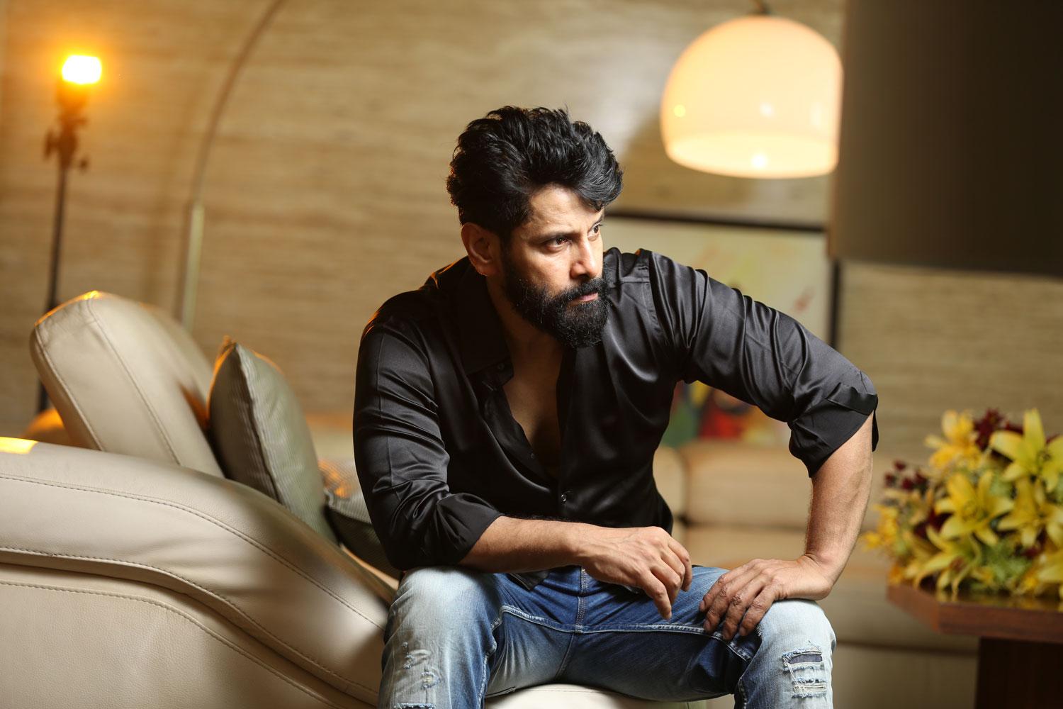 1500x1000 Chiyaan Vikram Sketch Photo HD