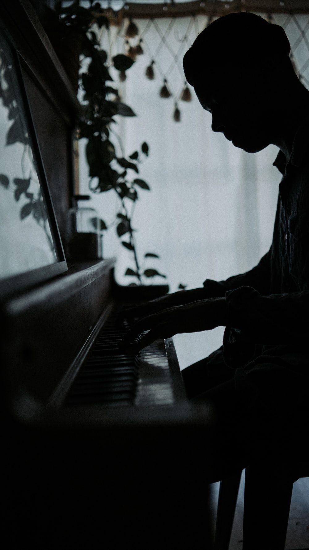 1000x1778 Playing Piano Picture. Download Free Image