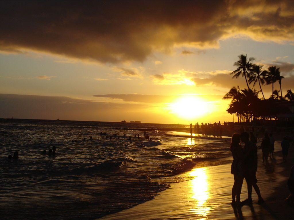 1024x768 Waikiki Beach
