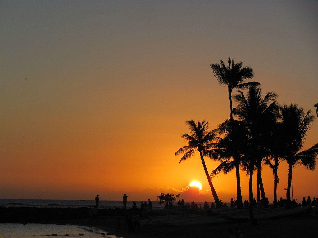 1024x768 Waikiki Sunset
