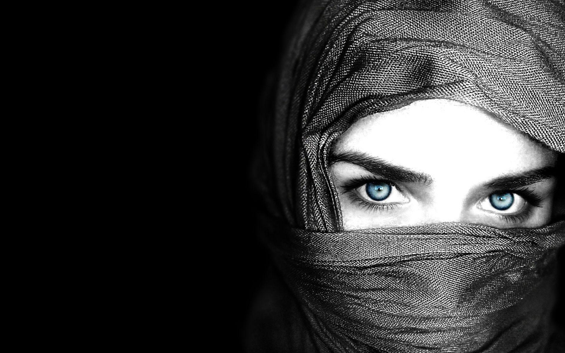 1920x1200 Blue Eyes Wallpaper