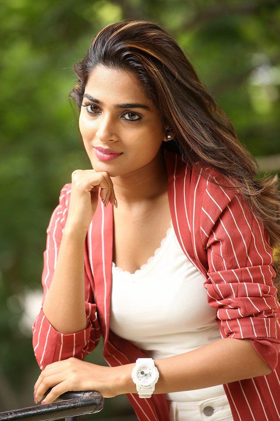 1067x1600 Anagha Maruthora At Guna 369 Telugu Movie Interview Photo