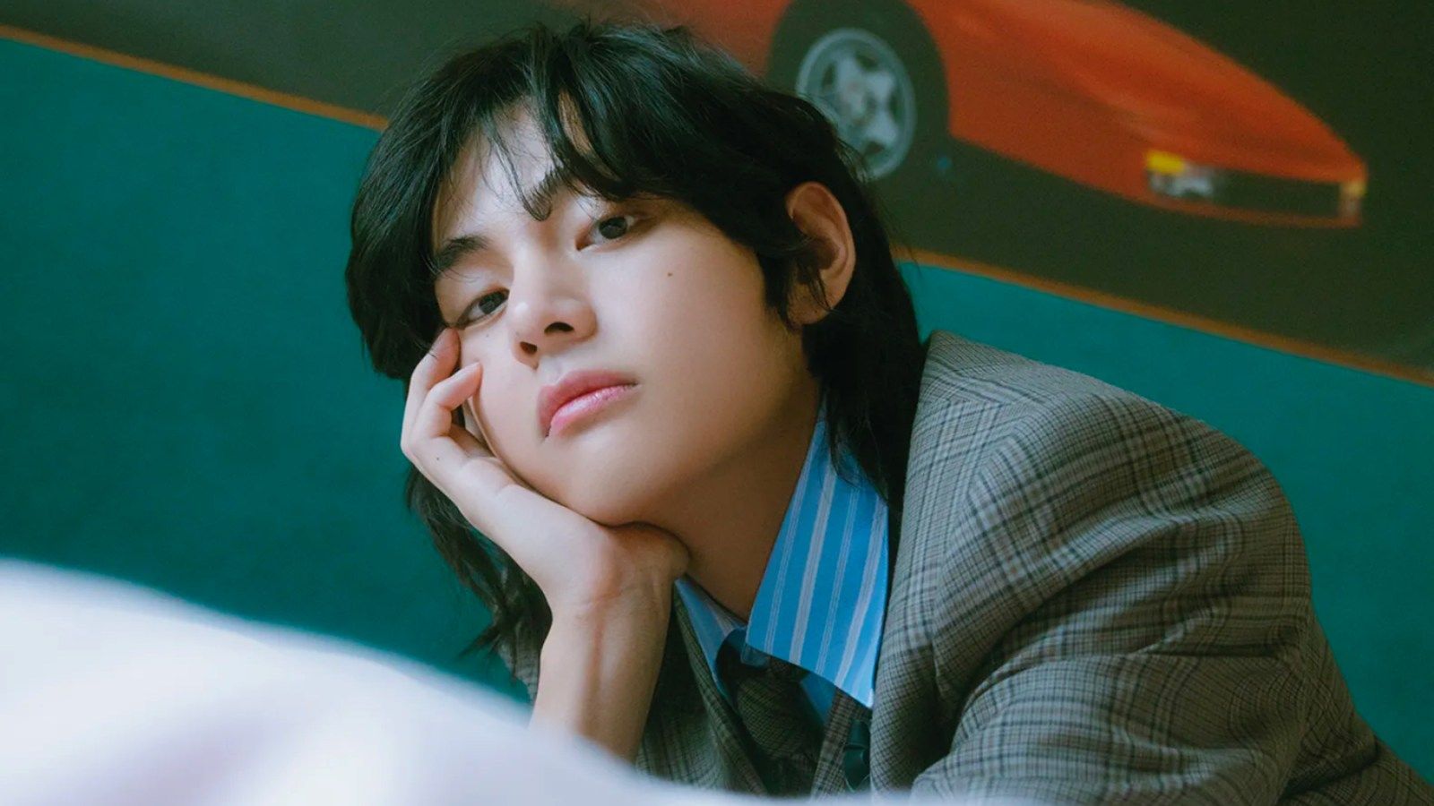 1600x900 BTS Member V Delivers Debut Live Performance of 'Love Me Again'