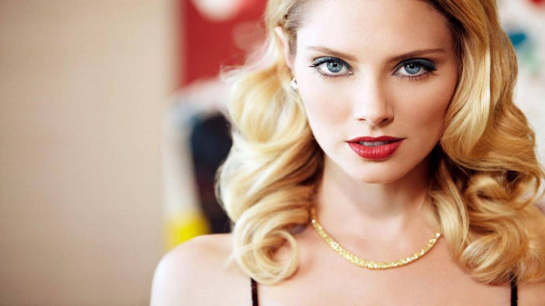 1781x1000 April Bowlby Red Lips Wallpaper