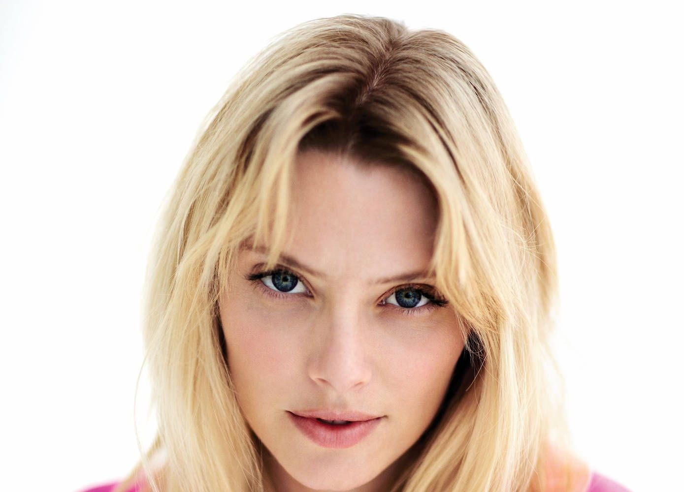 1389x1000 April Bowlby HD Wallpaper (100++)
