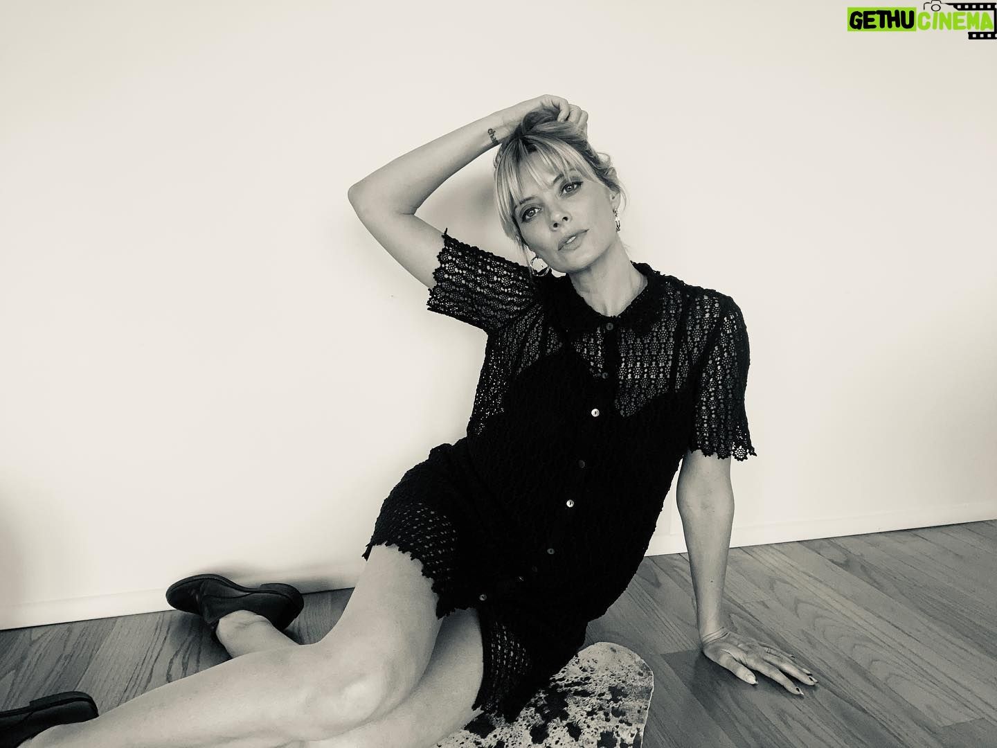 1440x1080 April Bowlby Instagram