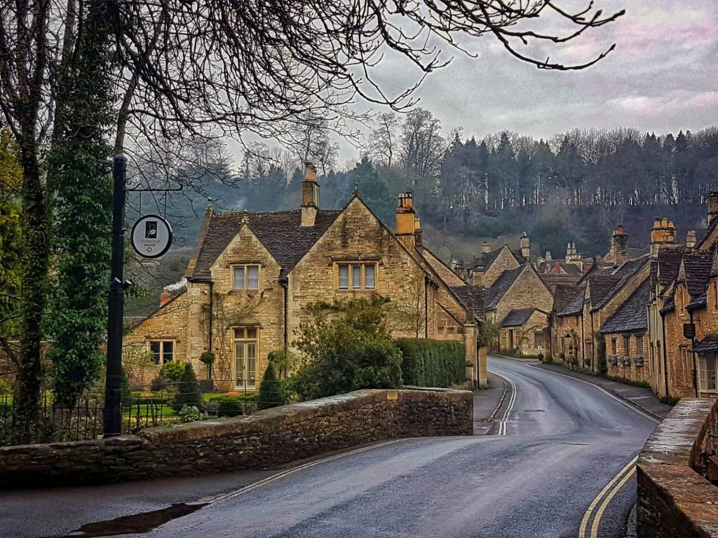 1024x768 Castle Combe Village Guide for Families