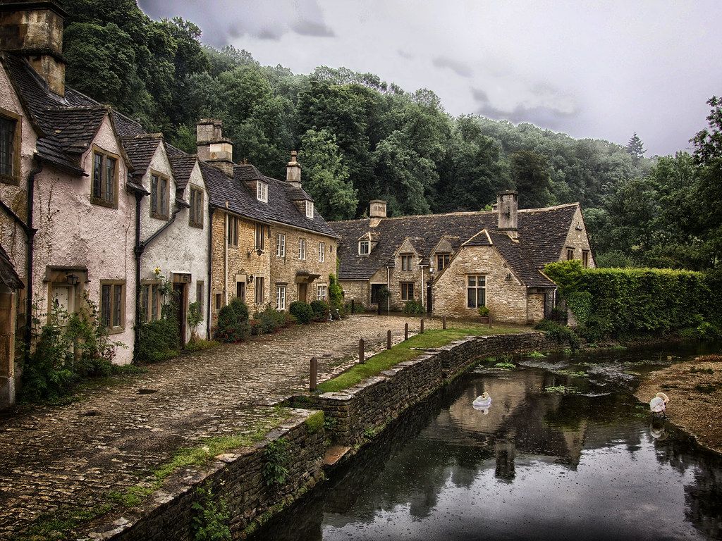 1024x768 Castle Combe Village. Castle Combe Village
