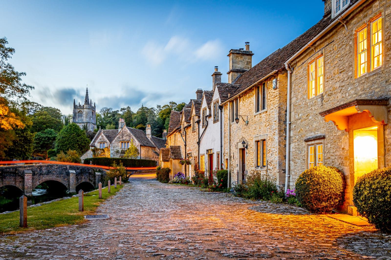 1600x1067 Discovering the Beauty of Castle Combe: A Hidden Gem in the UK