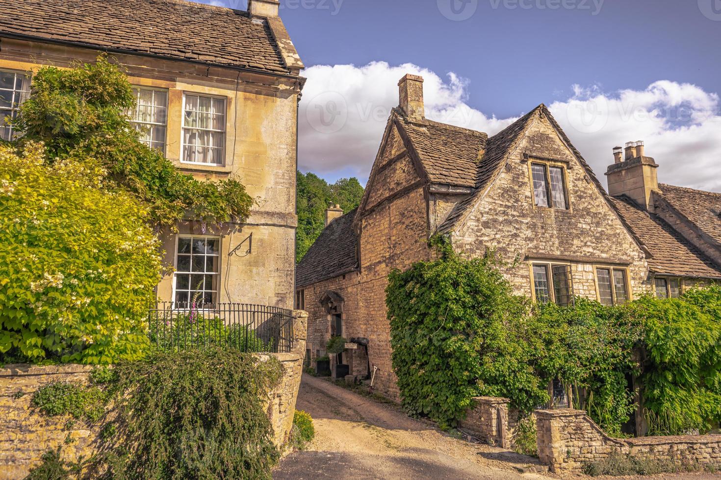 1470x980 Old Cotswolds town of Castle Combe, England