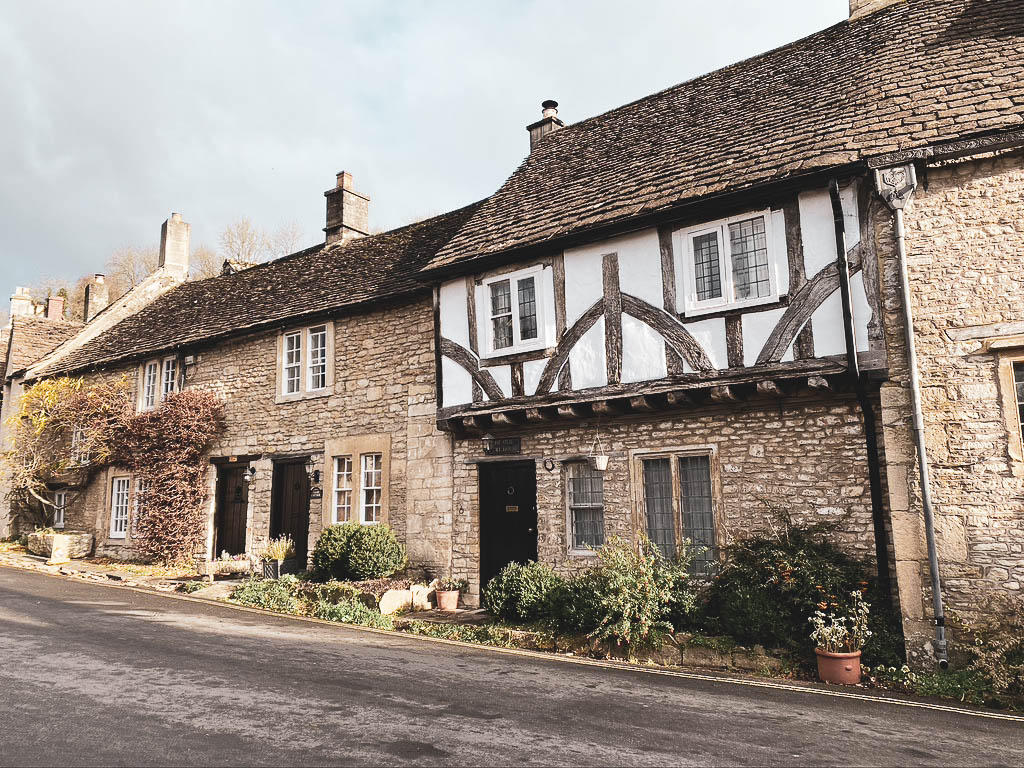 1024x768 Castle Combe, the prettiest village in Cotswolds