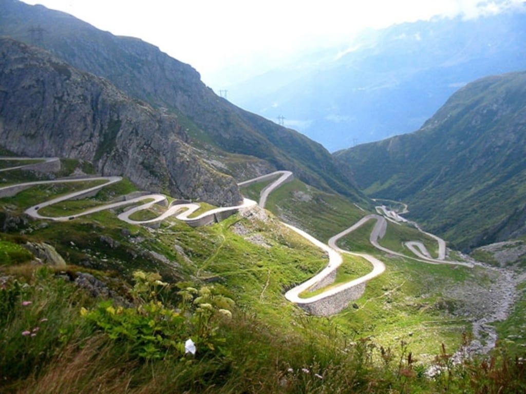 1024x768 Buckle up: The world's craziest roads