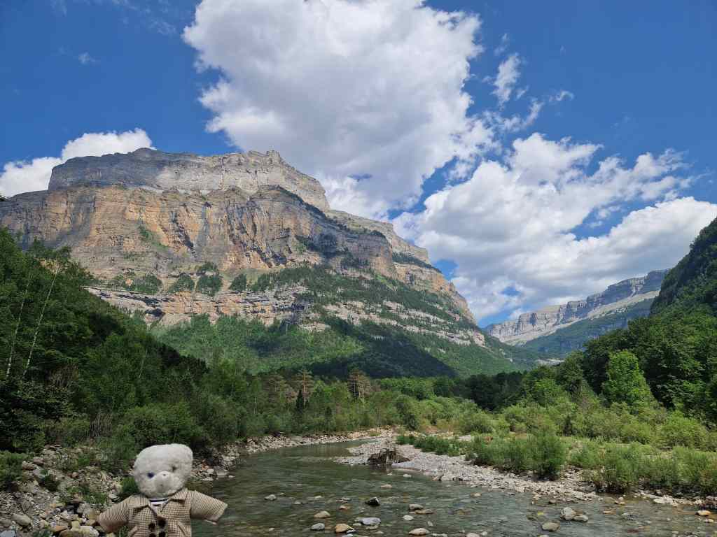 1024x768 From the Canyon d'Añisclo to Ordesa and Monte Perdido National Park