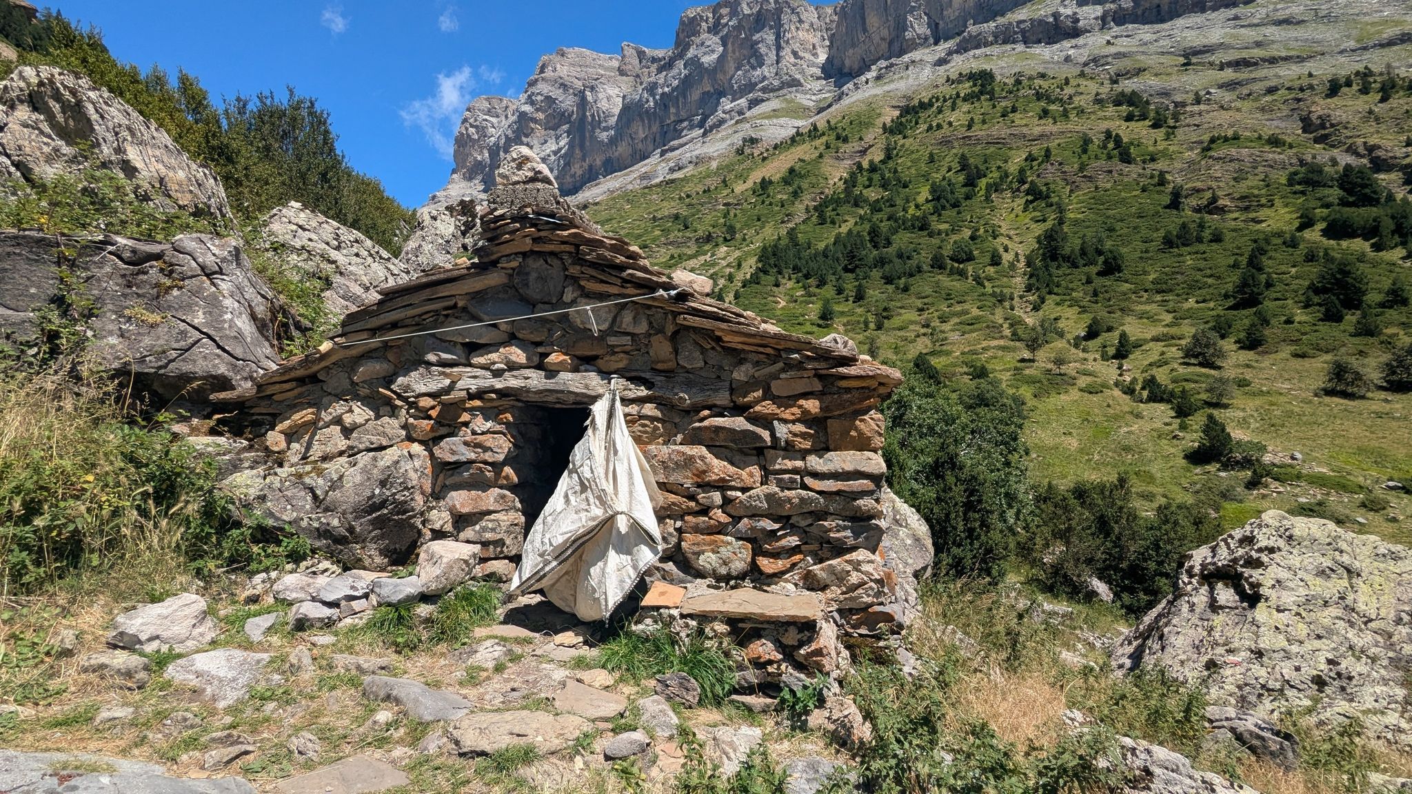 2048x1152 Huts and Cabins around Parque Nacional Ordesa y Monte Perdido