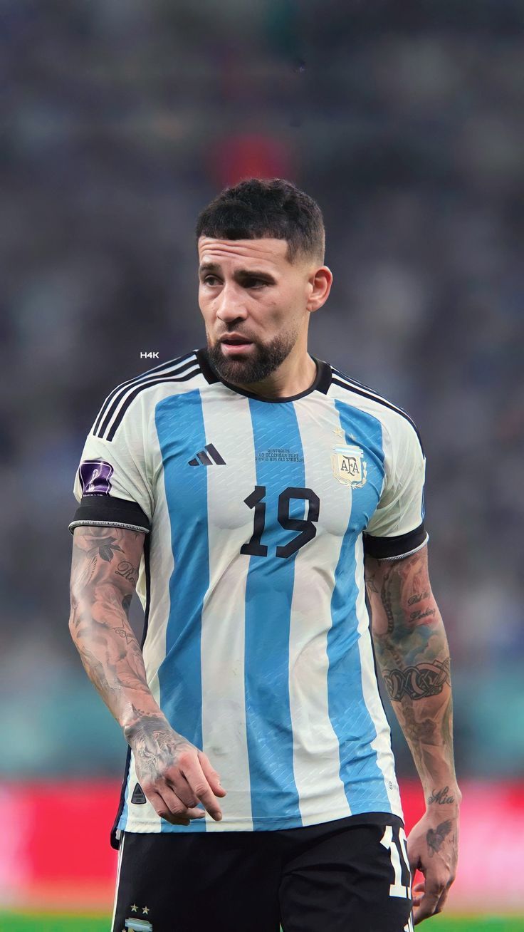736x1308 Otamendi