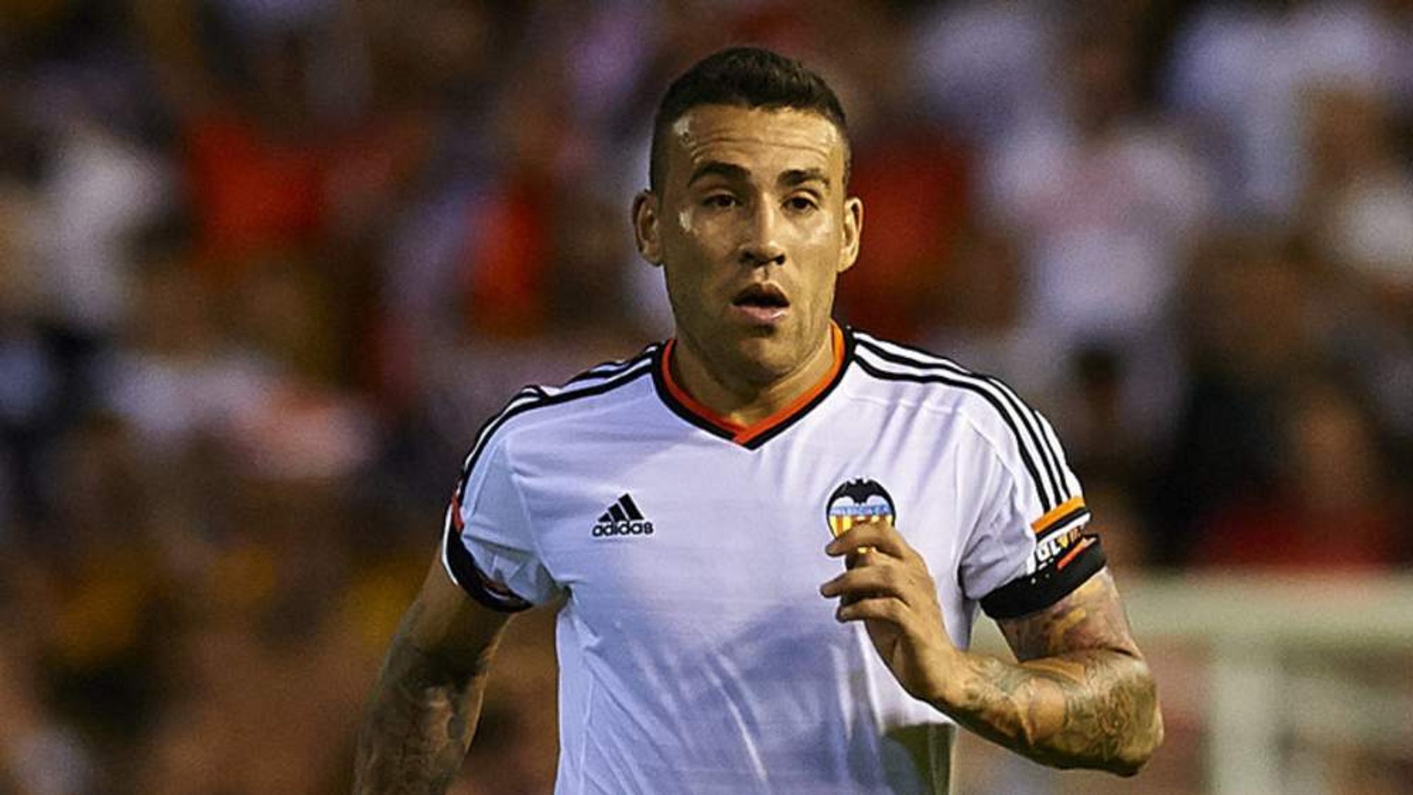 2048x1152 Valencia's Otamendi Signs With Man City
