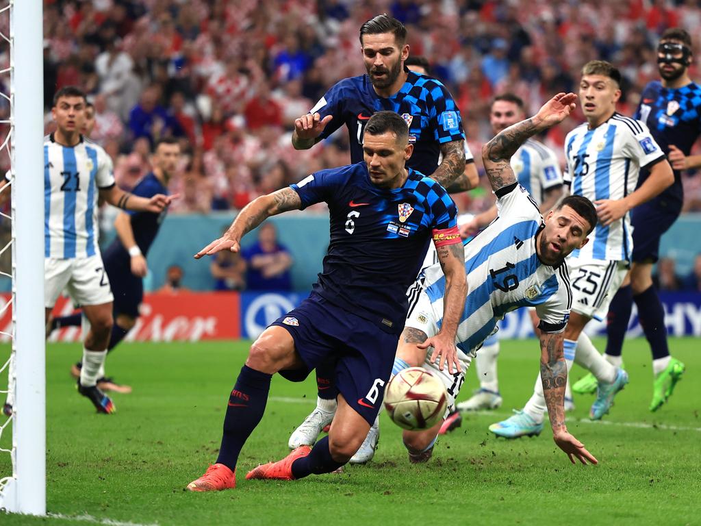 1024x768 World Cup 2022: Nicolas Otamendi, from Argentina liability to rock