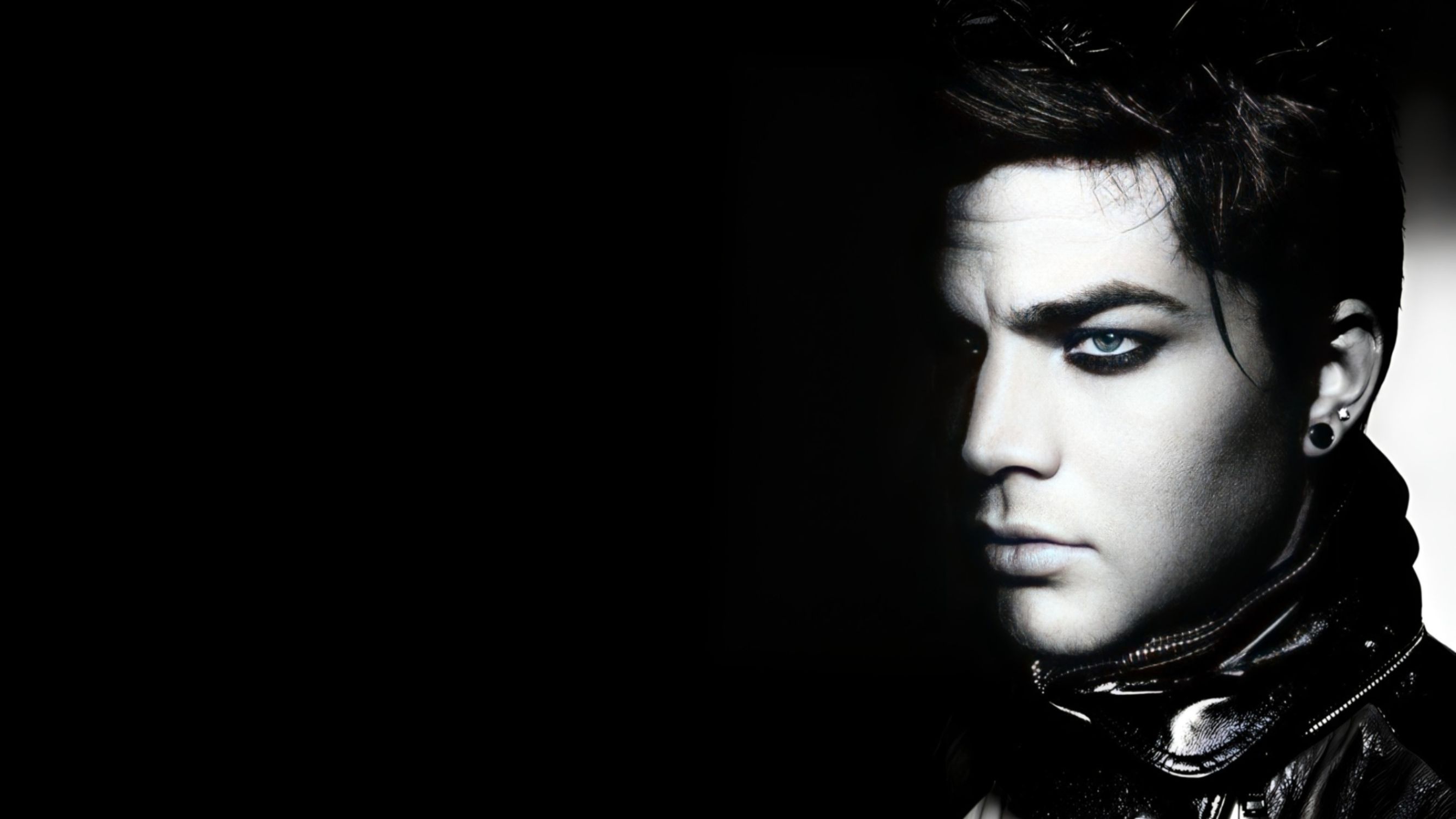 2667x1500 Wallpaper: Adam Lambert