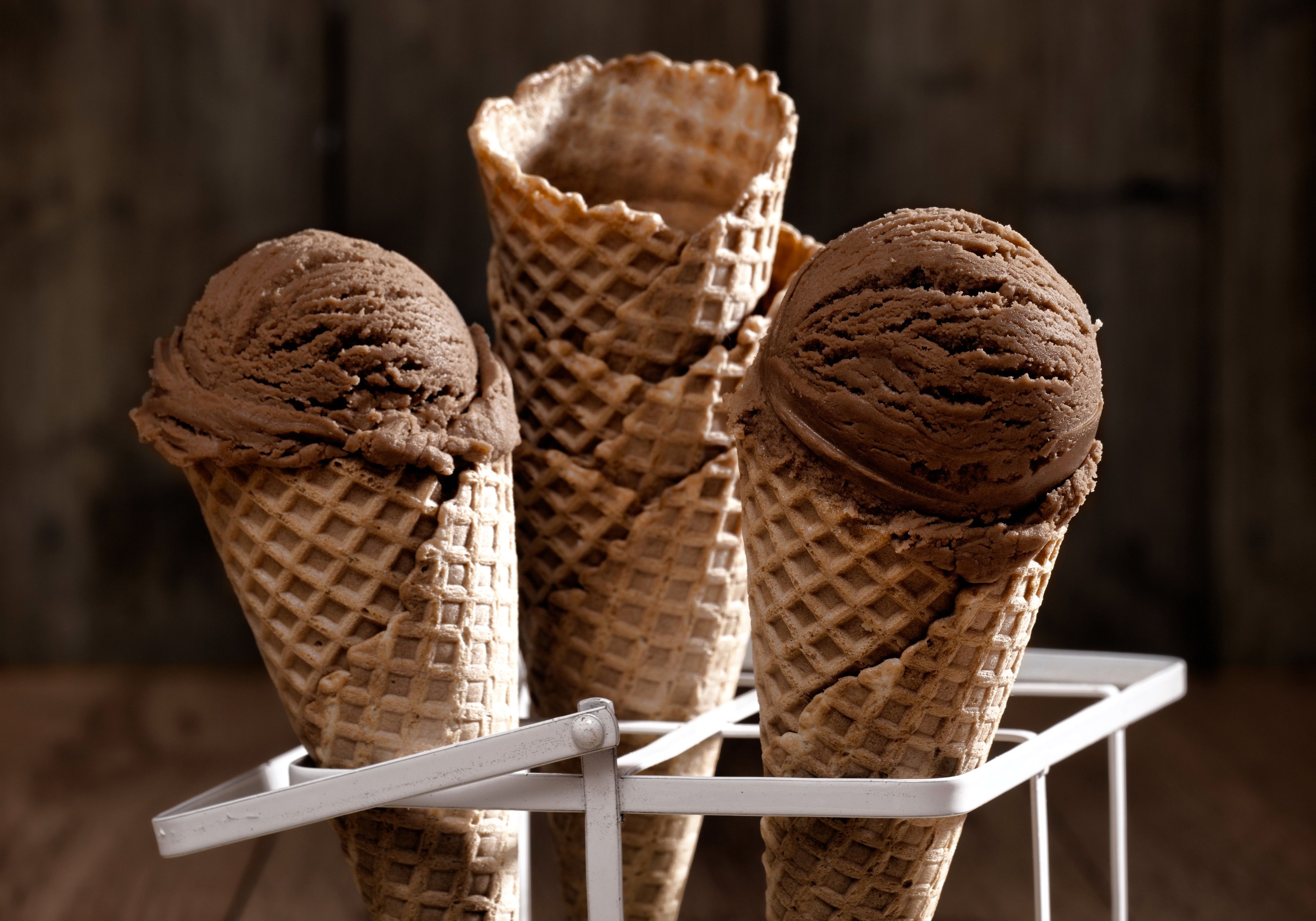 4000x2800 4K Ultra HD Decadent Chocolate Ice Cream in Crispy Waffle Conesx2800
