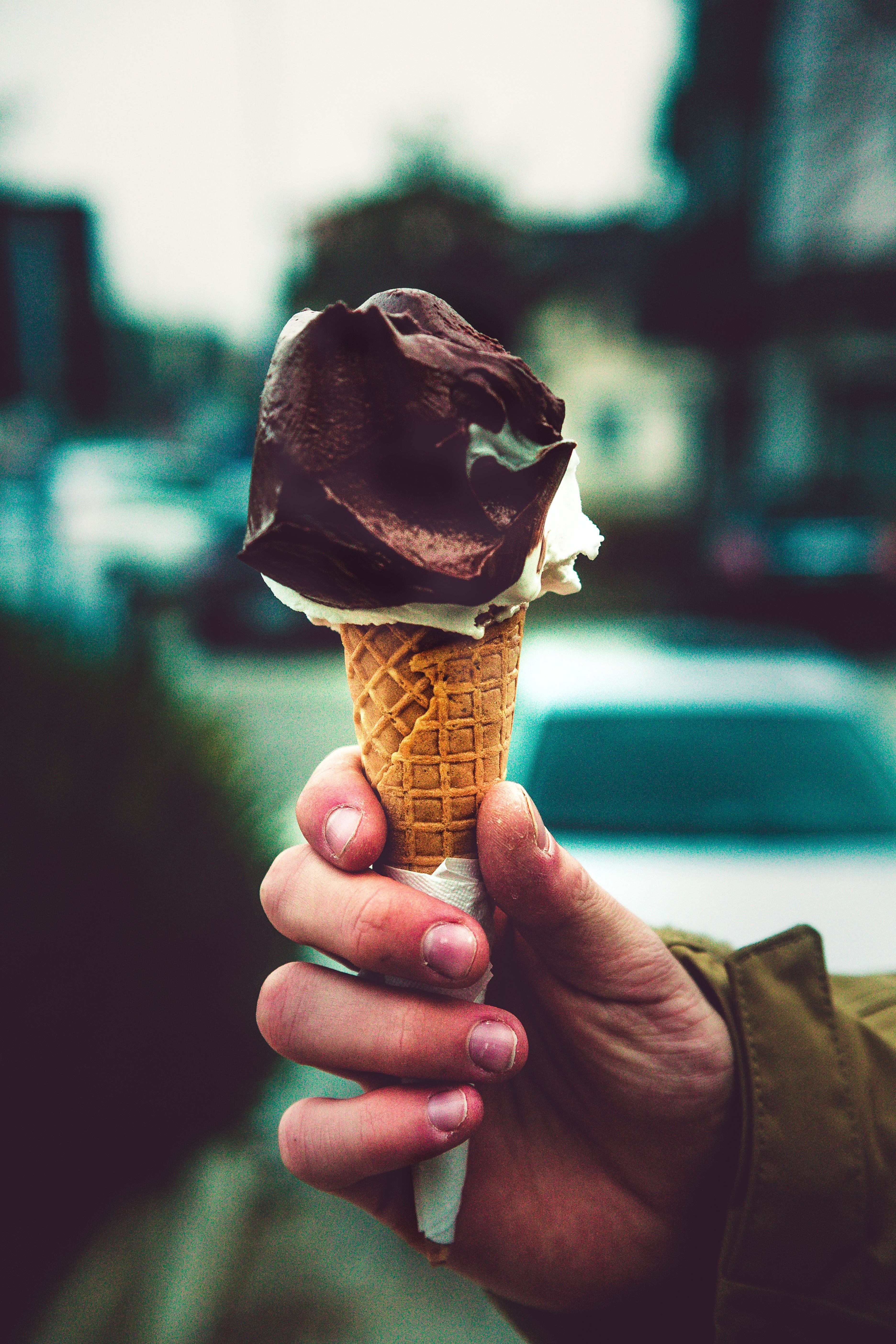 3744x5616 Chocolate Ice Cream on Cone · Free