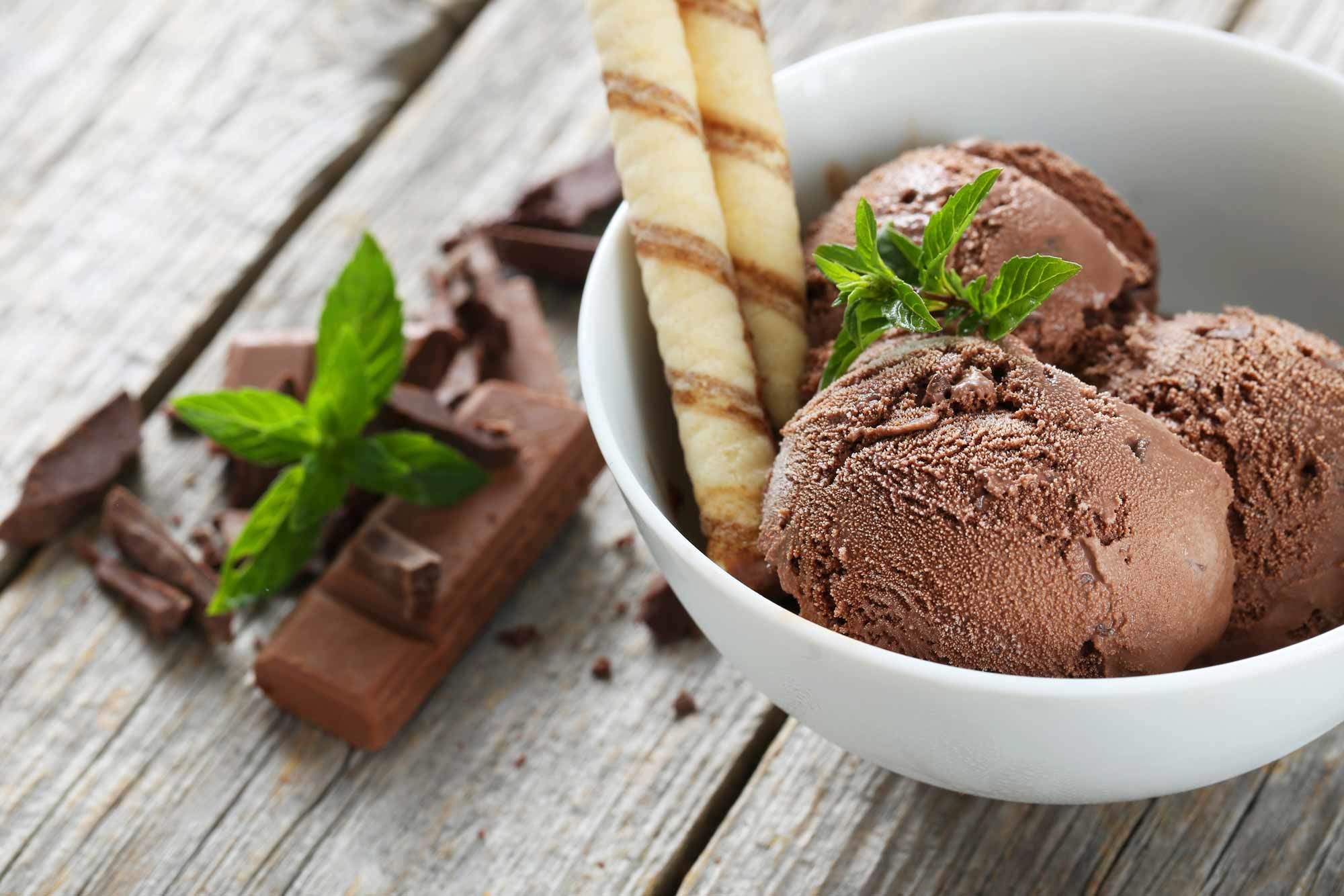 2000x1334 Very creamy chocolate ice cream