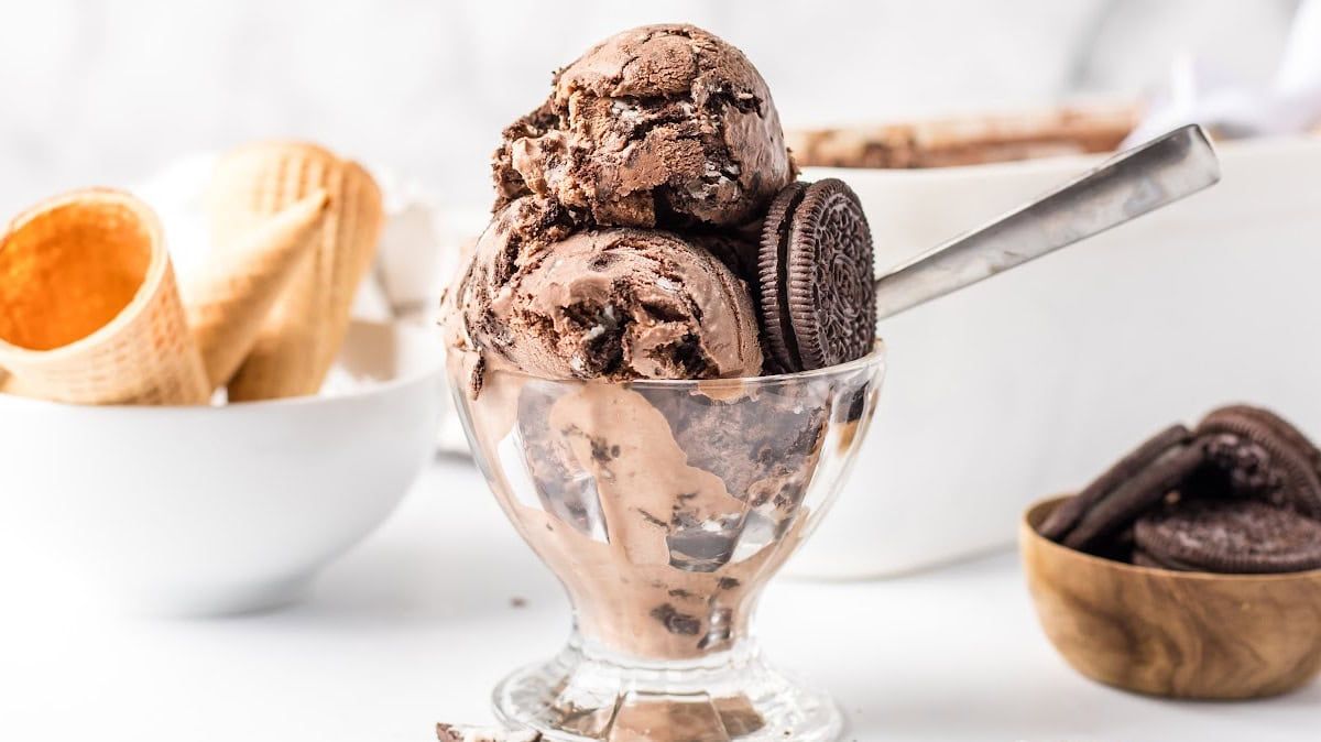 1200x674 Chocolate Cookies and Cream Ice Cream