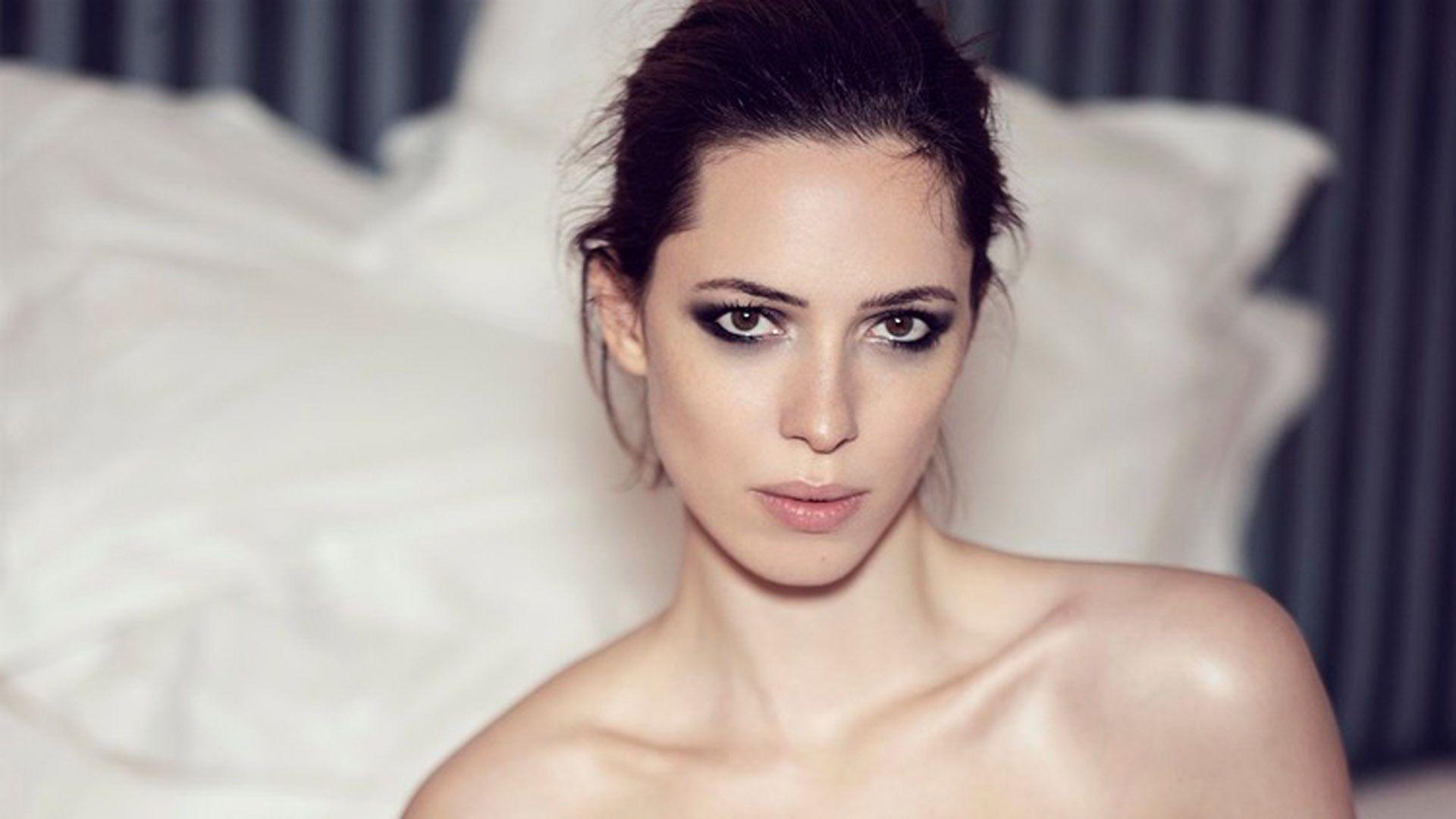 1920x1080 Rebecca Hall Hot