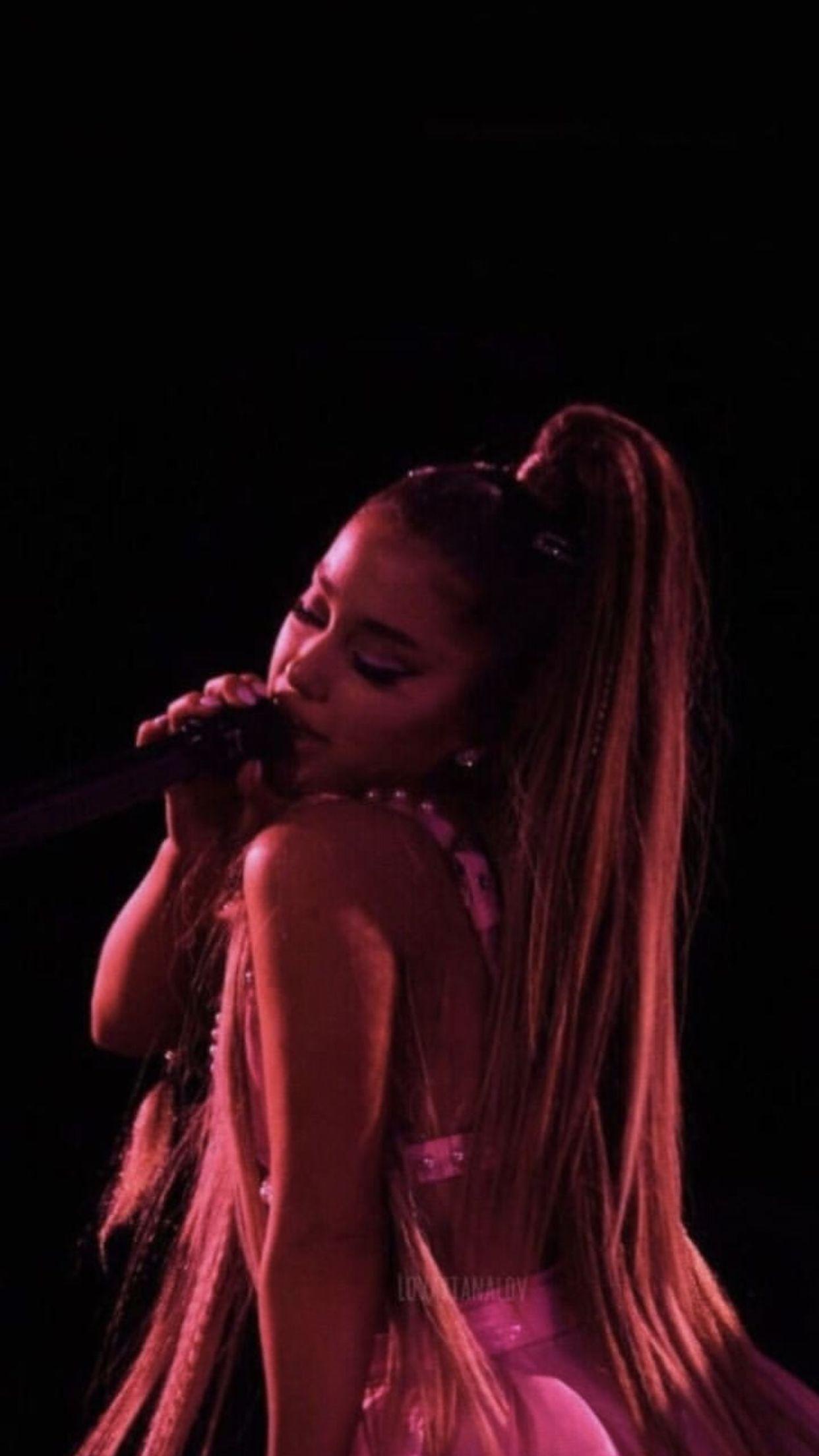 1242x2208 Ariana Grande