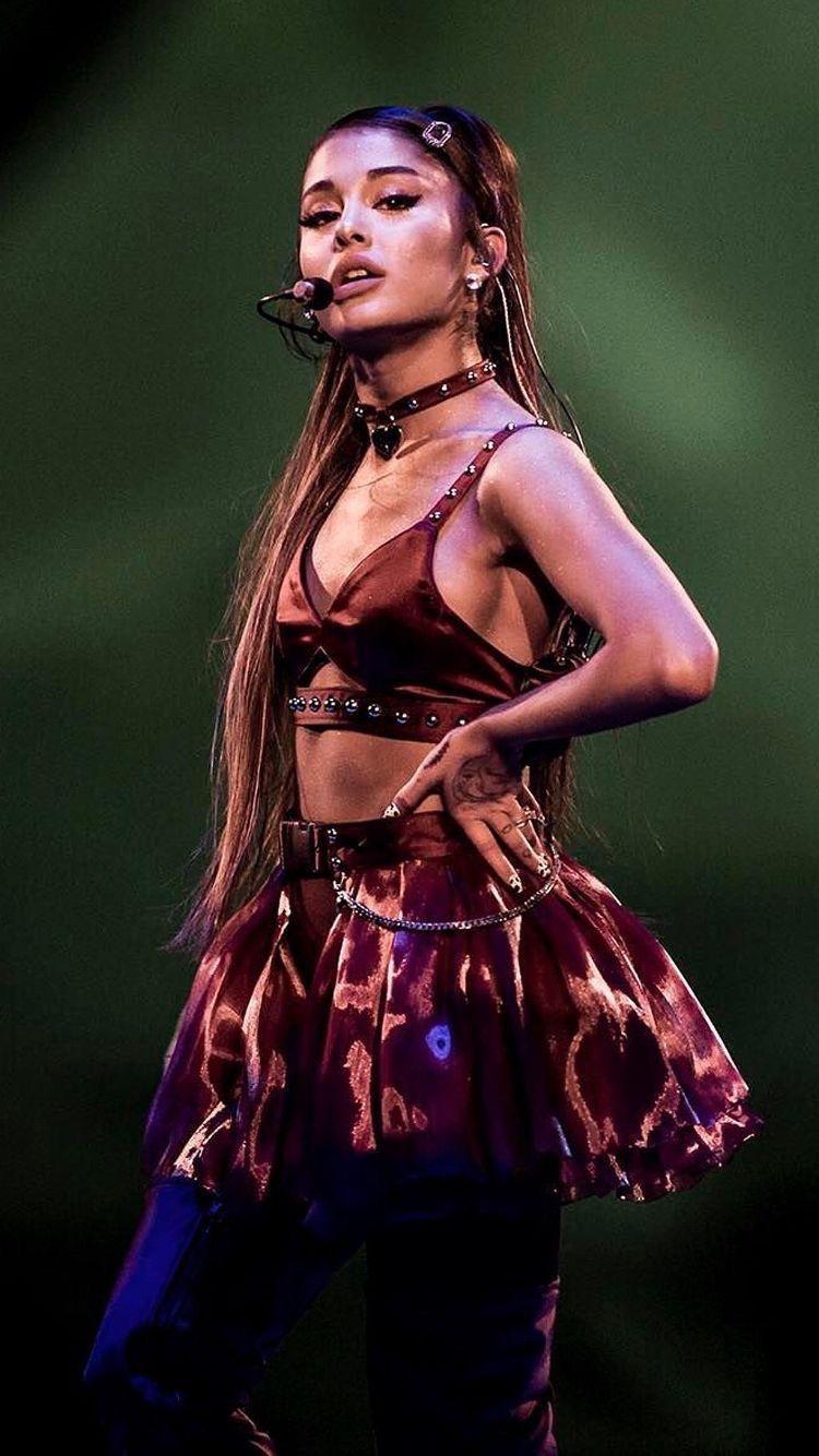 750x1334 Ariana Grande