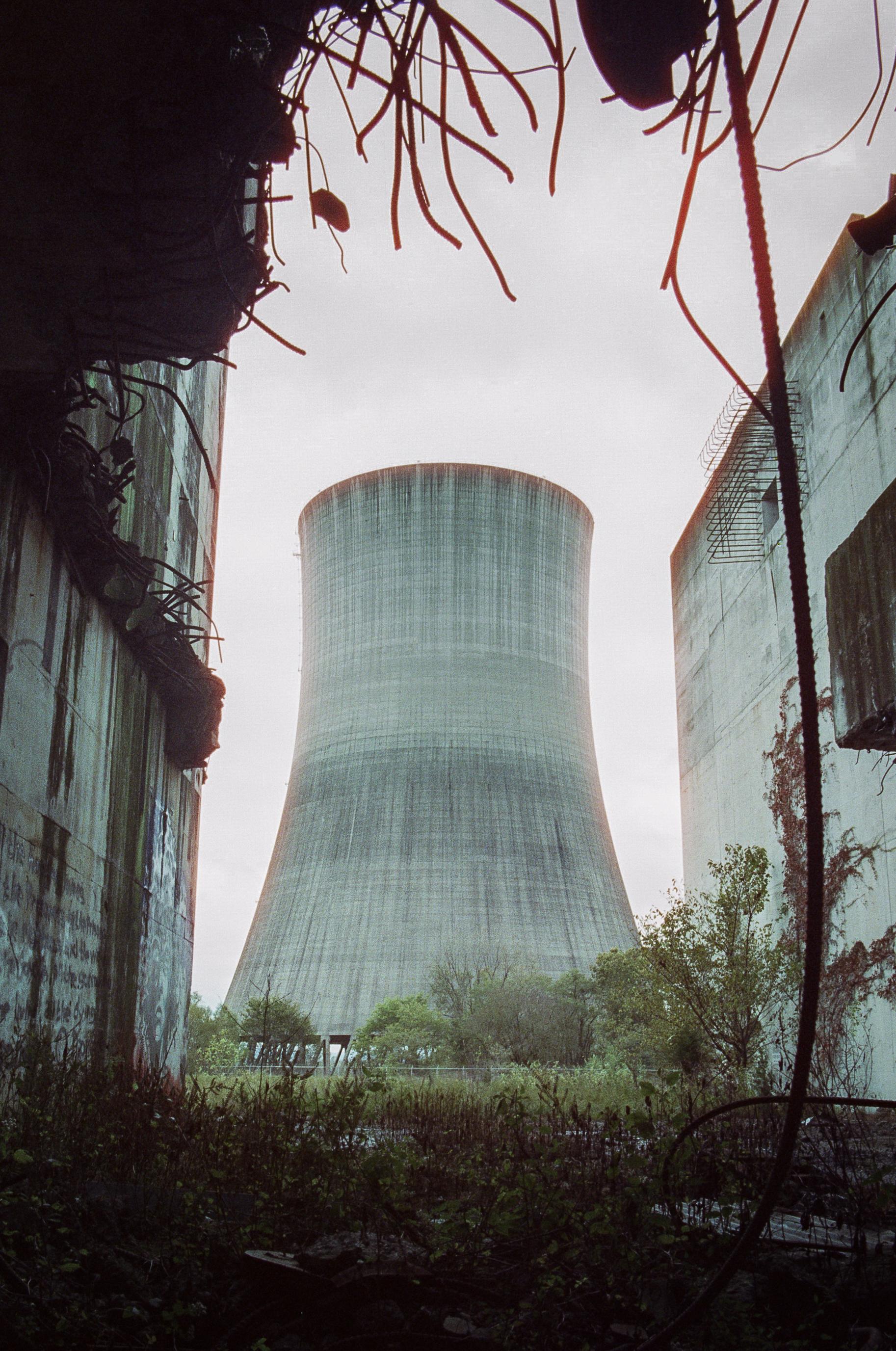 Escape from the abandoned. АЭС Хартсвилл. Заброшенная АЭС. Заброшенная электростанция. АЭС апокалипсис.