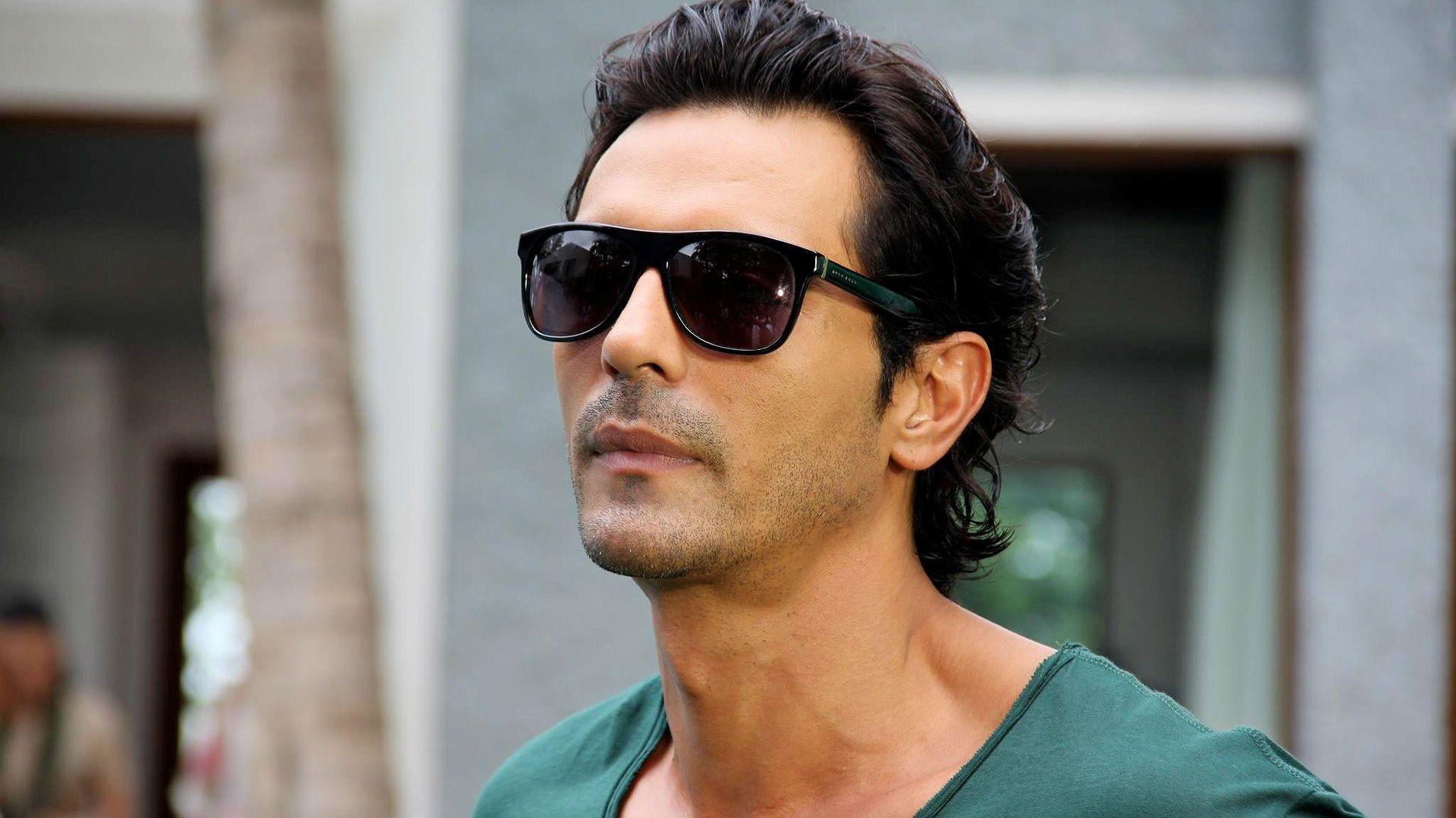 1920x1080 Arjun Rampal In Specs 1366x768 Resolution Wallpaper, HD