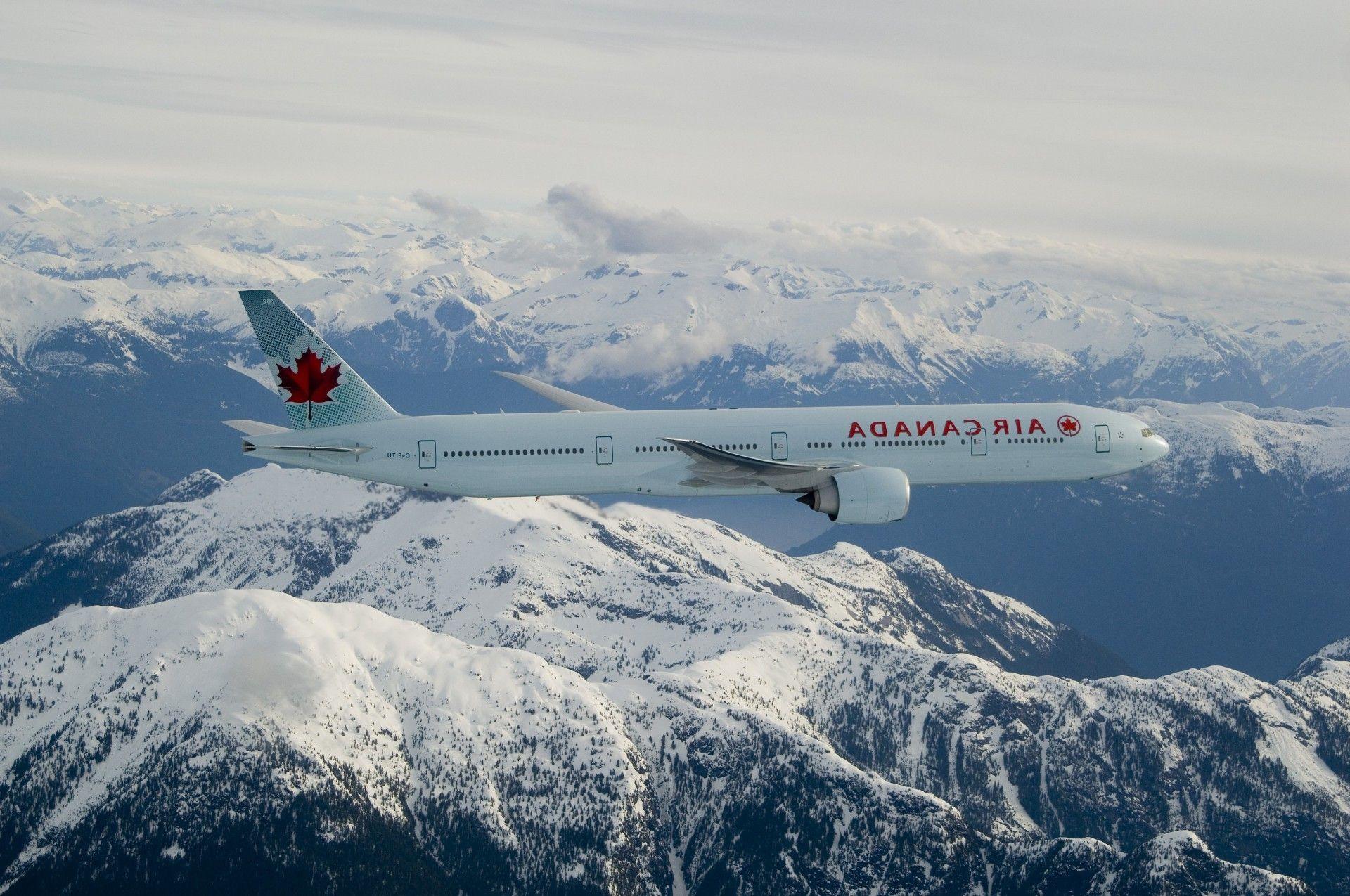1920x1275 The Air Canada flight over the snowy mountains
