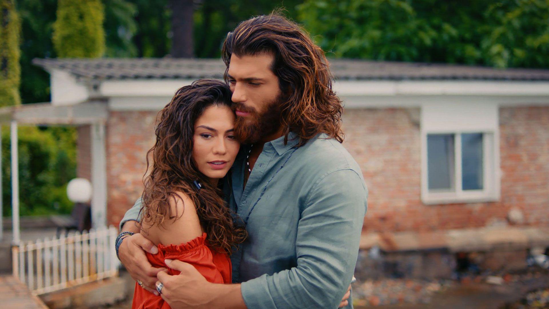 1920x1080 Demet Özdemir Wallpaper