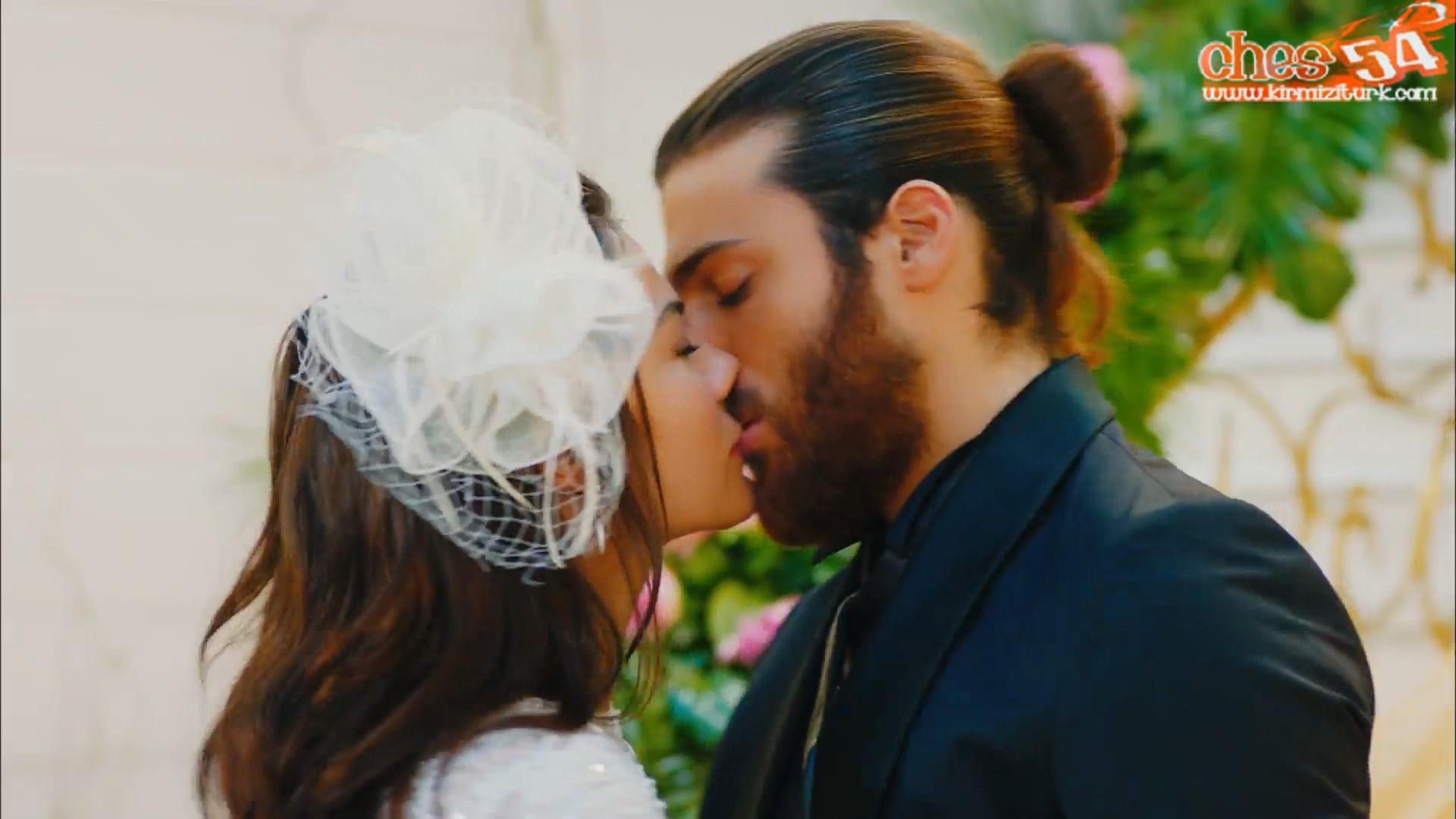 1920x1080 Demet Özdemir Wallpaper