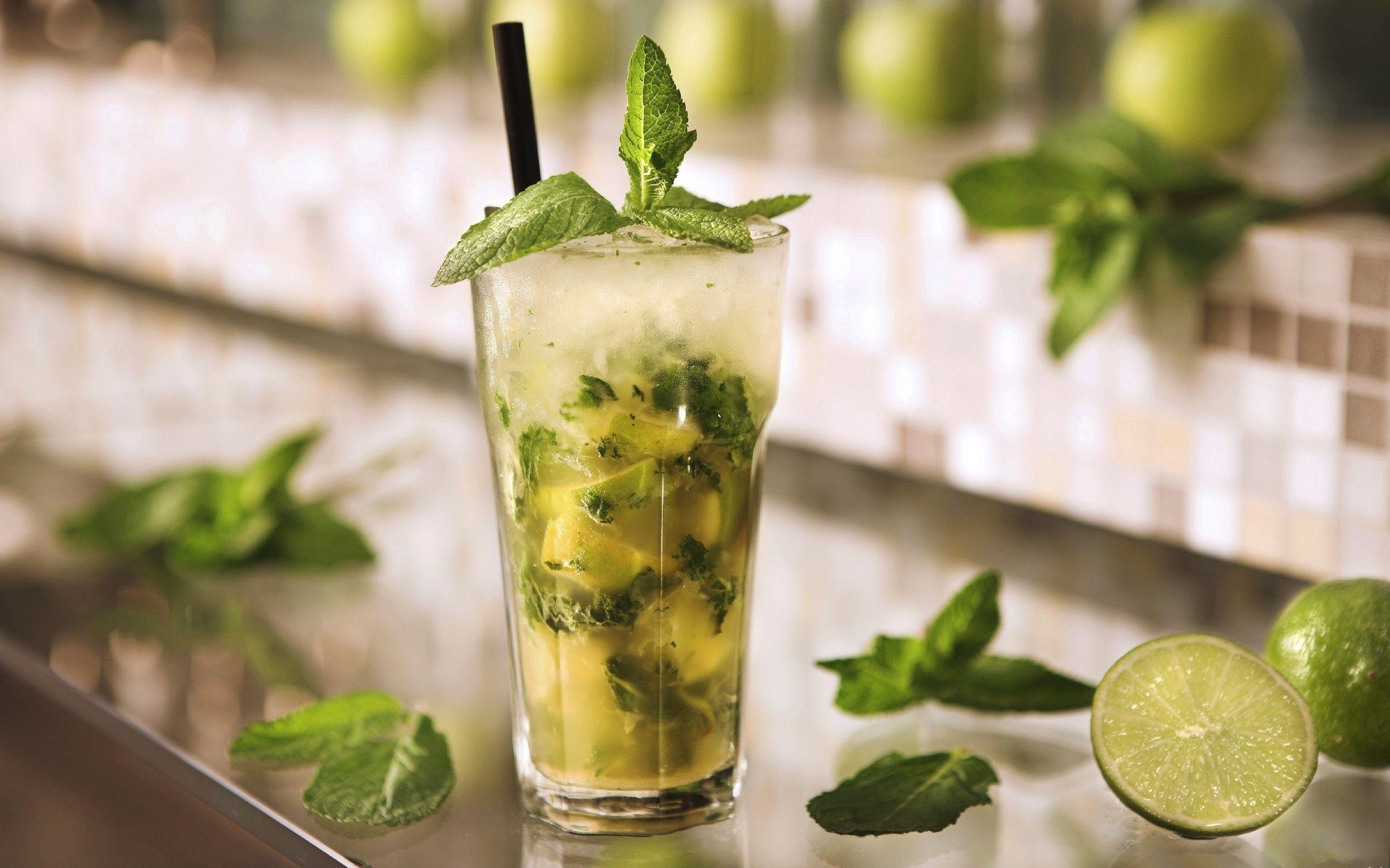 2560x1600 Wallpaper Cold drinks mojito, mint leaves, lime green, ice