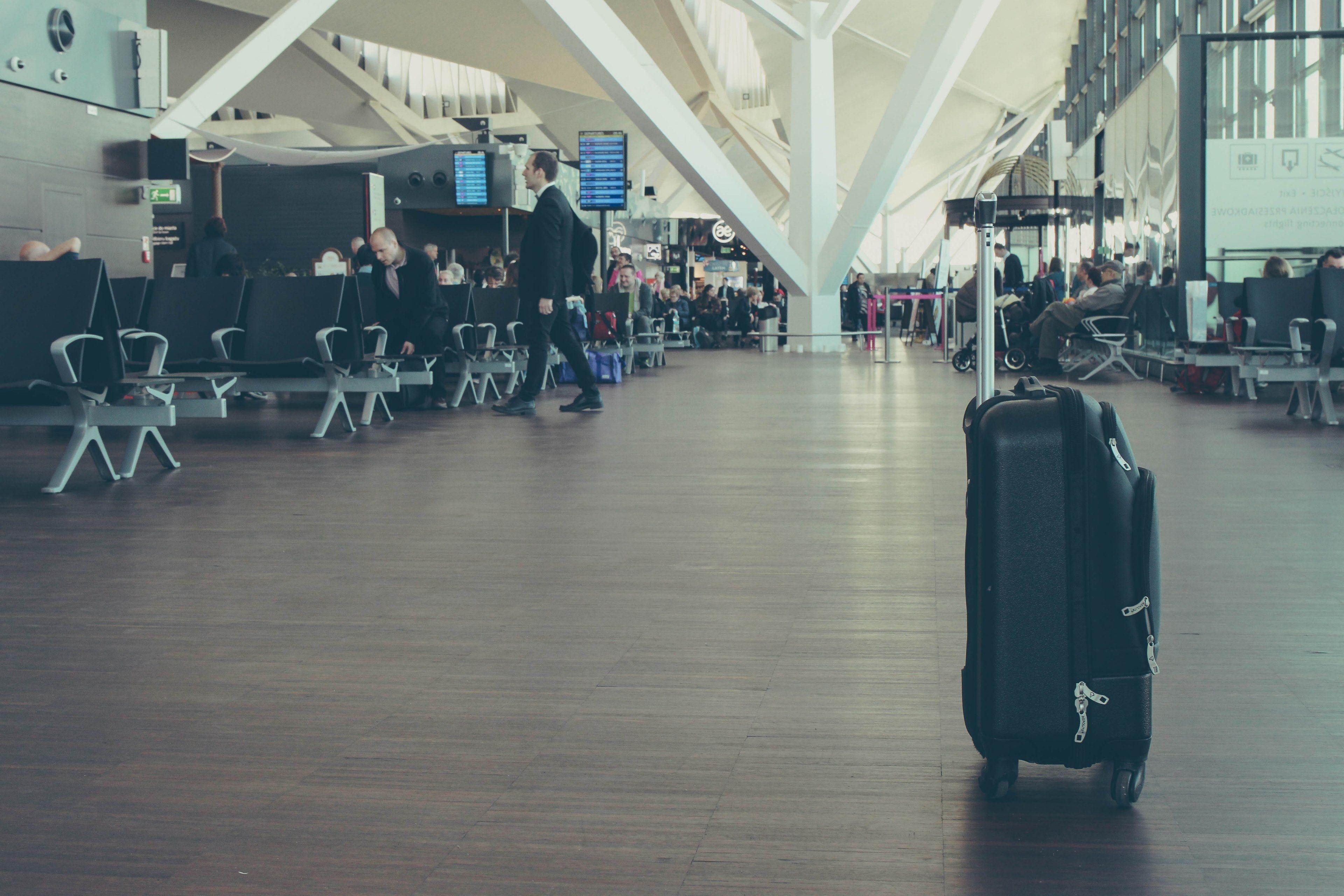 3840x2560 Wallpaper / at the gdansk airport 4k wallpaper