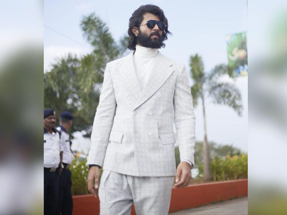 1200x900 Vijay Deverakonda to involve in distribution of World Famous Lover