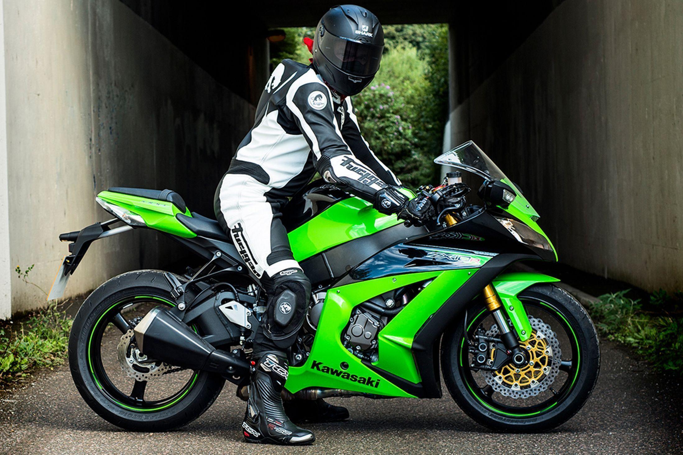 2197x1463 Ninja ZX10R Wallpaper