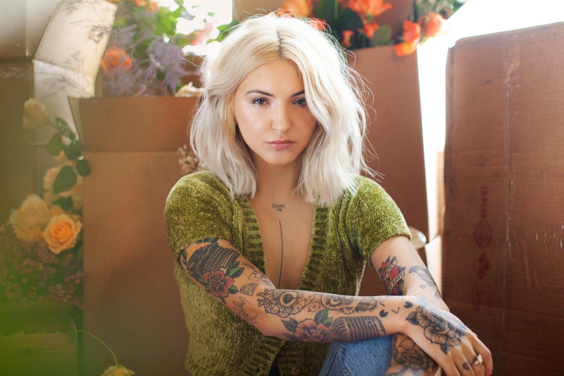 1920x1280 Julia Michaels HD Wallpaper and Background Image