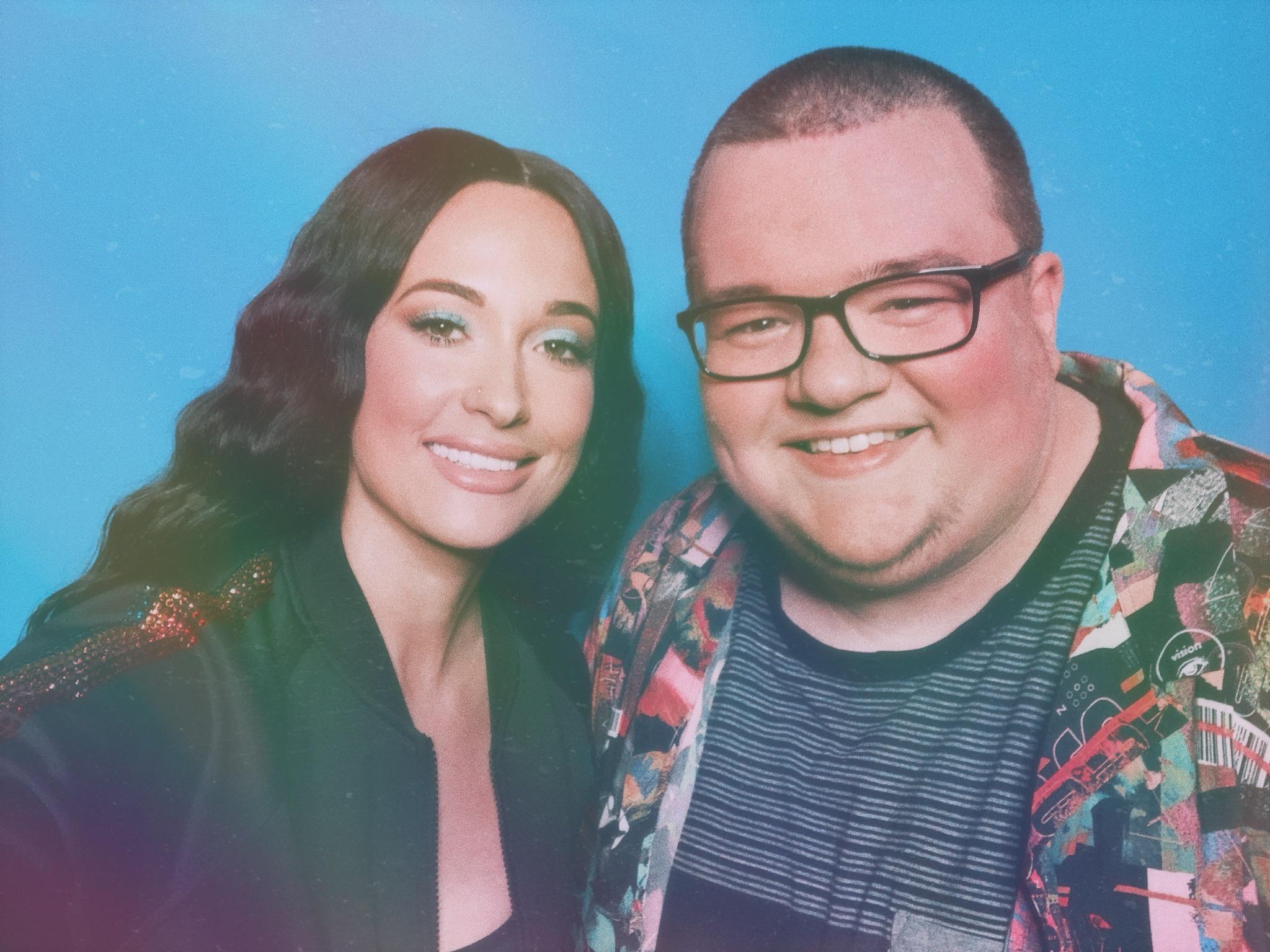 2048x1536 Kacey Musgraves told me to drink lots of water last night because