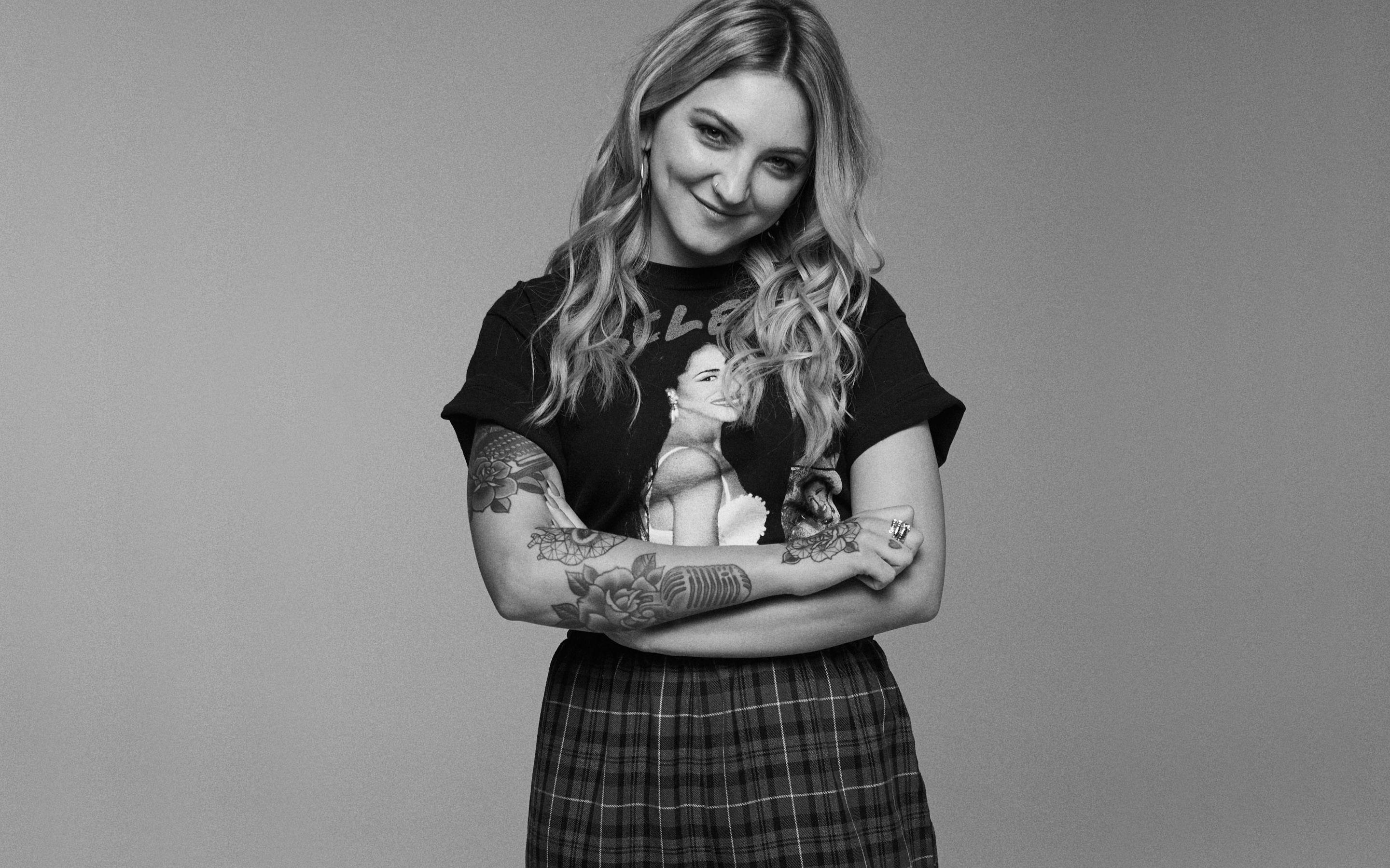 2880x1800 Download wallpaper Julia Michaels, american singer, portrait