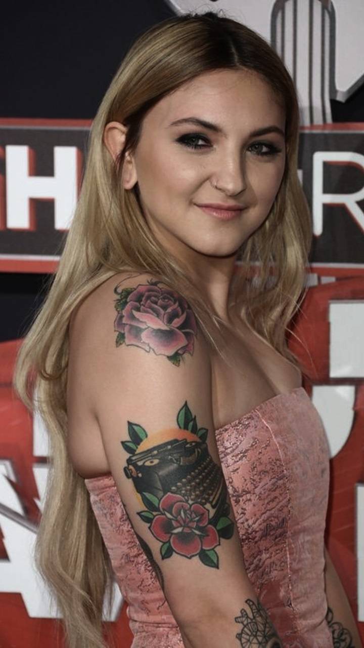 720x1280 Julia Michaels wallpaper