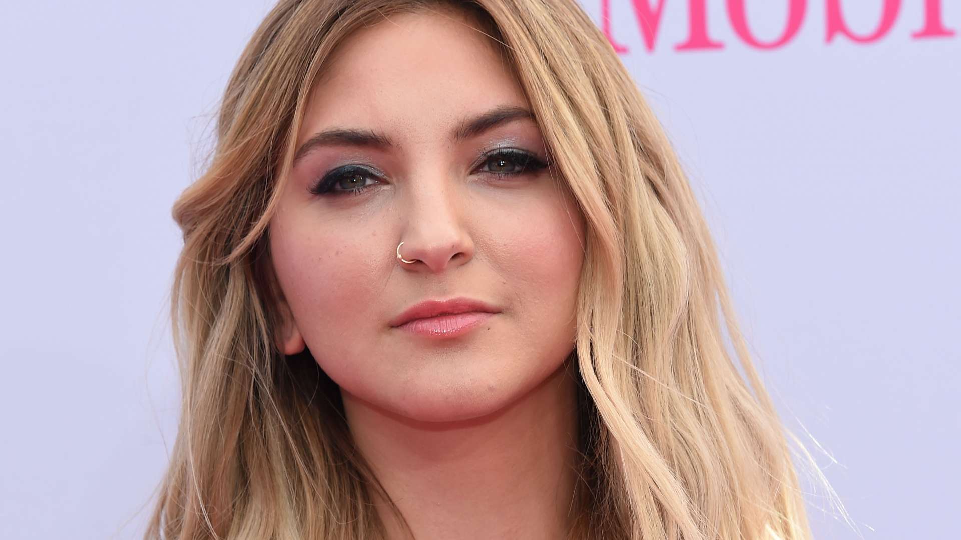 1920x1080 Julia Michaels Wallpaper