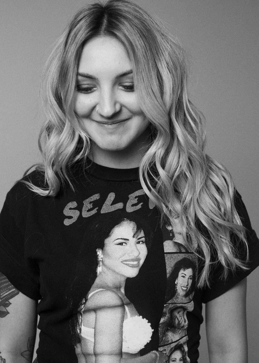 857x1200 Julia Michaels wallpaper