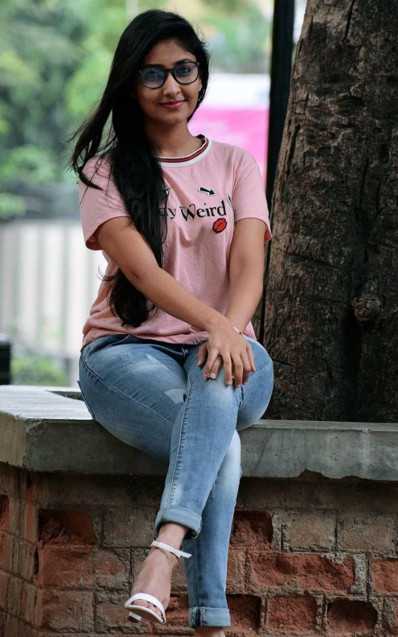 800x1280 Free download Archana Jois Kgf Download Wallpaper