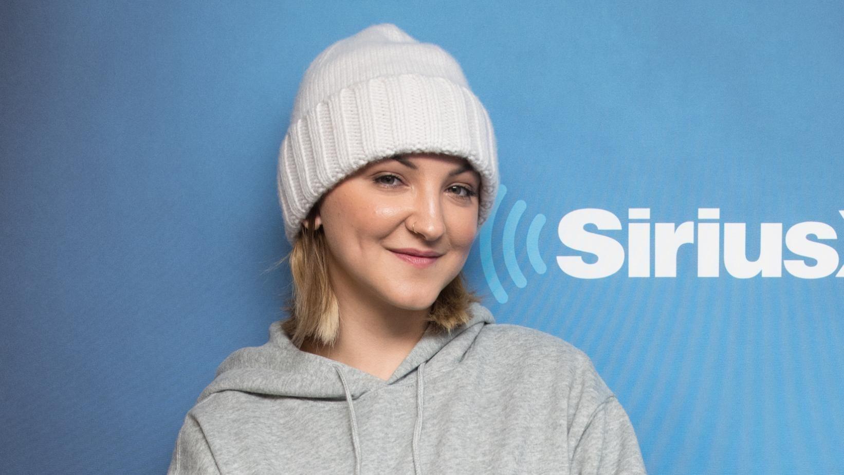 1642x924 Julia Michaels Wallpaper