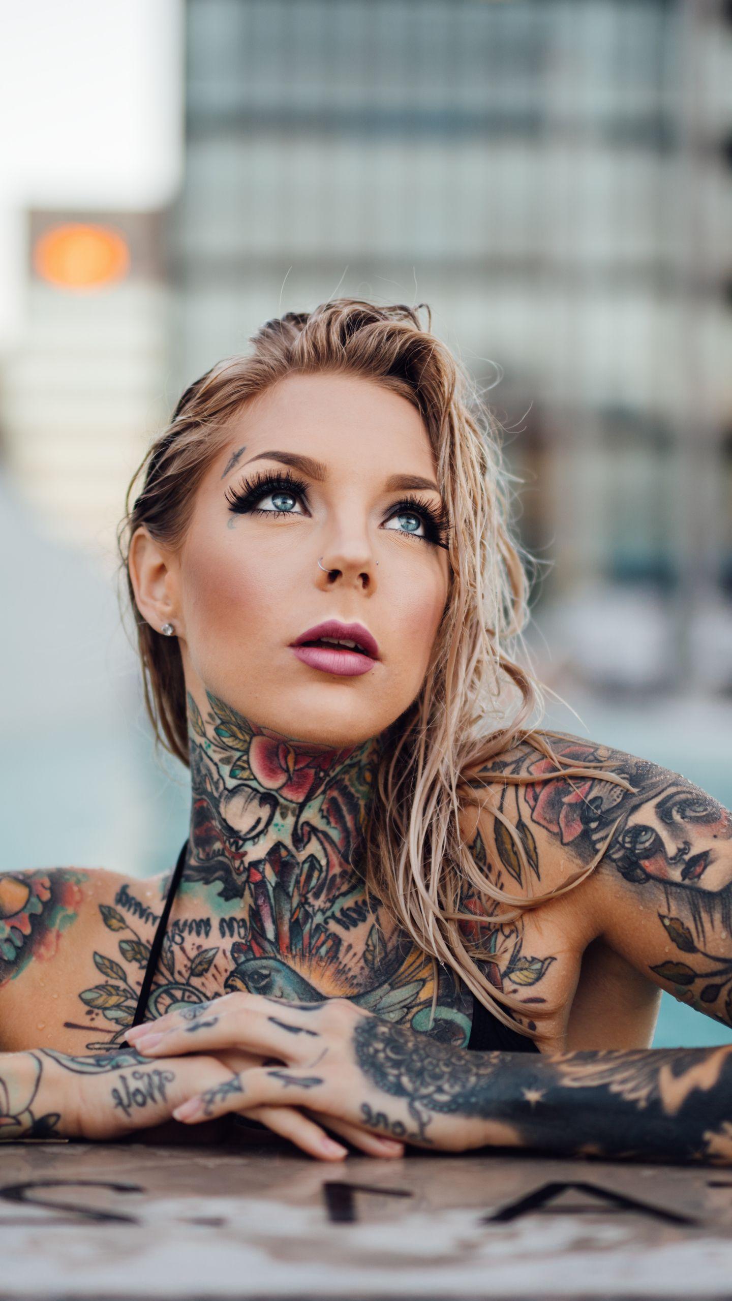 1440x2560 Fondo de pantalla de mujeres tatuadas