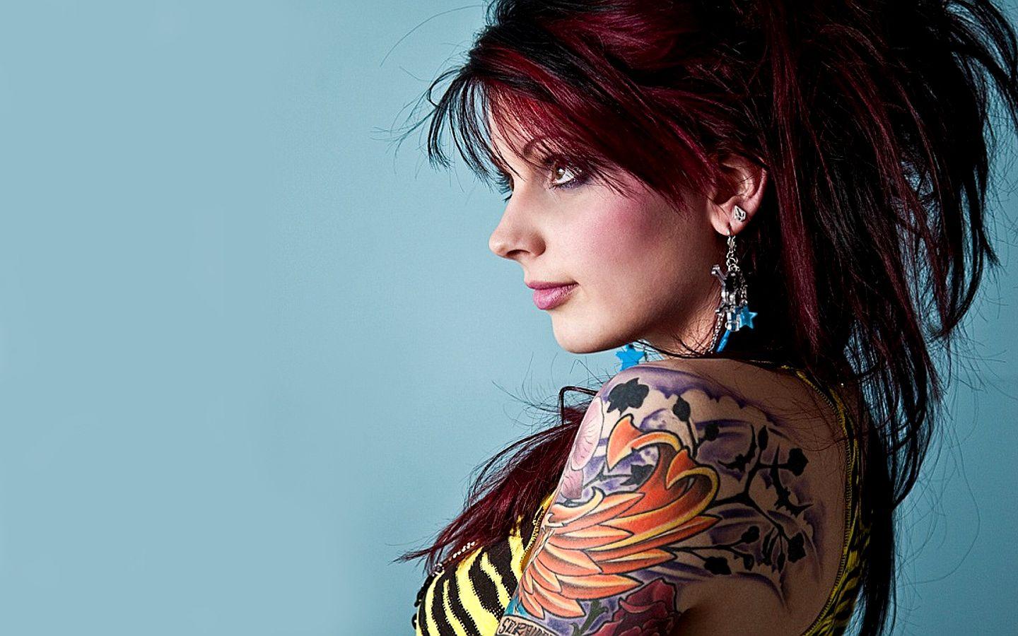 1440x900 Descarga gratis el fondo de pantalla de mujeres tatuadas [1440x900] para tu escritorio